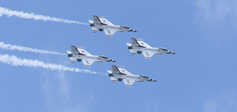 "USAF Thunderbirds - Canadian International Air Show"